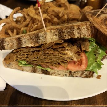 Broad Ripple Brewpub - Brewpub BLT with seitan bacon - Vegetarian Near Me - Indianapolis, Indiana