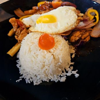 Chicha Peruvian Kitchen - Pollo Saltado a La Antigua - Peruvian Near Me - Roseville, California