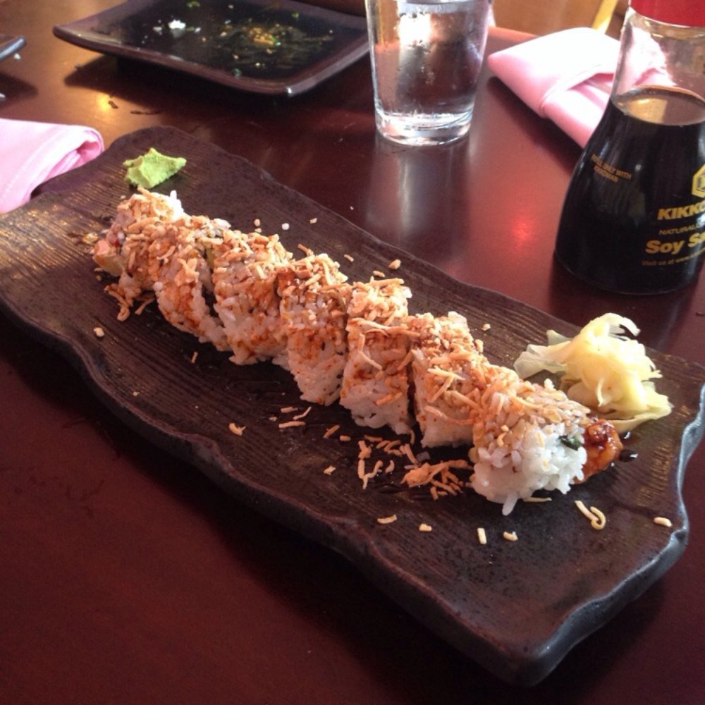Geisha - I don't remember the name but it had pineapple , Mac nuts and toasted coconut with spicy tuna. - Japanese Near Me - Capitola, California