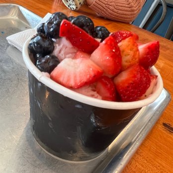 Dzert - Strawberry snow w/ fresh strawberries and blueberries - Coffee & Tea Near Me - Buena Park, California Dzert - Strawberry snow w/ fresh strawberries and blueberries - Coffee & Tea Near Me - Buena Park, California