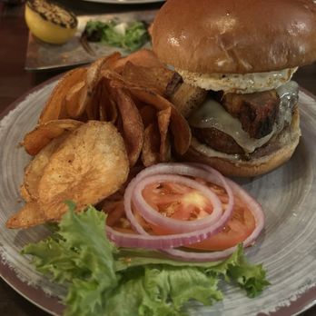 Incline on 9th - Burger Off 9th - Cocktail Bars Near Me - Kansas City, Missouri