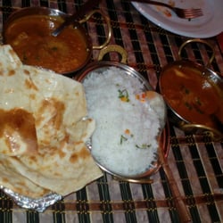 Mount Everest - Arroz, naan y pollo madras