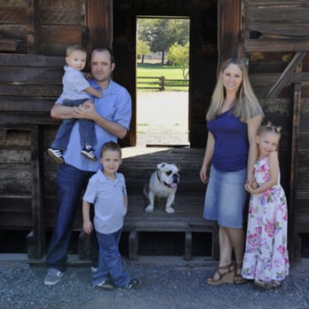 Custom Moments - Family portraits - Photographers Near Me Custom Moments - Family portraits - Photographers Near Me