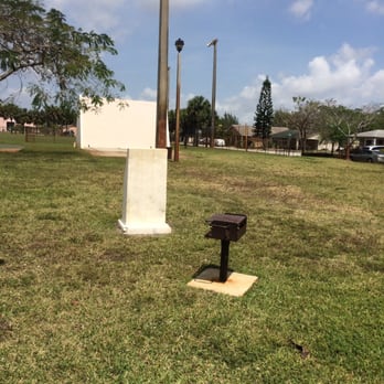 Potter Park - Only grill within park - Parks Near Me - Davie, Florida