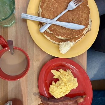The Stove Restaurant - Pancakes, eggs, bacon - Breakfast & Brunch Near Me - Mammoth Lakes, California The Stove Restaurant - Pancakes, eggs, bacon - Breakfast & Brunch Near Me - Mammoth Lakes, California