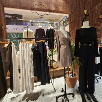 Aritzia - Accessories Near Me - Aventura, Florida