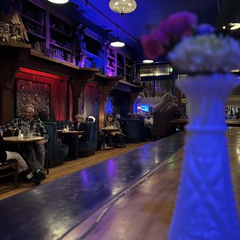 Phatsy Kline's Parlor Lounge - Cozy cozy space. - Cocktail Bars Near Me - Eureka, California