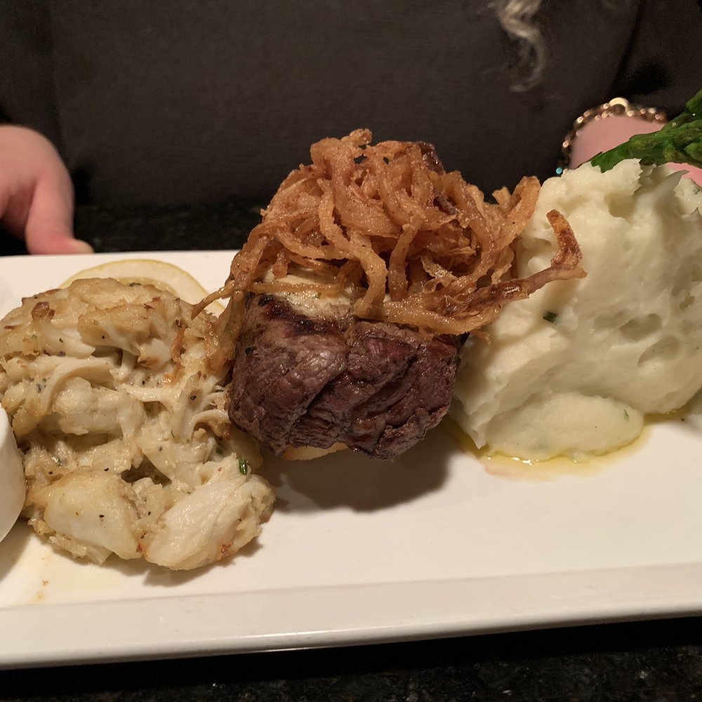 Lightfoot Restaurant - Crab cake and filet - American Near Me - Leesburg, Virginia Lightfoot Restaurant - Crab cake and filet - American Near Me - Leesburg, Virginia