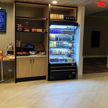 Sheraton Suites Chicago O'Hare - Snacks - Hotels Near Me - Rosemont, Illinois