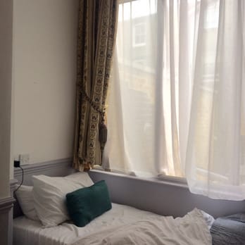The Georgian House - Again triple bed under window - Hotels Near Me - London, XGL The Georgian House - Again triple bed under window - Hotels Near Me - London, XGL