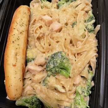BJ's Restaurant & Brewhouse - Grilled Chicken Alfredo - New American Near Me - Tulsa, Oklahoma