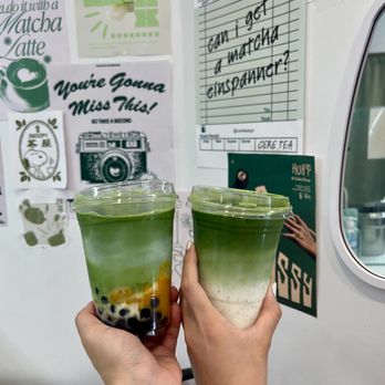 Ceré Tea - Mango matcha latte with boba (left), matcha latte (right) - Bubble Tea Near Me - Milpitas, California Ceré Tea - Mango matcha latte with boba (left), matcha latte (right) - Bubble Tea Near Me - Milpitas, California