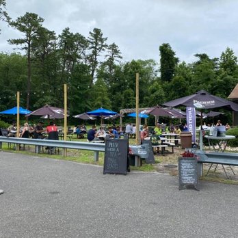 Pic-A-Lilli Inn - ows tables and umbrellas - American Near Me - Shamong, New Jersey