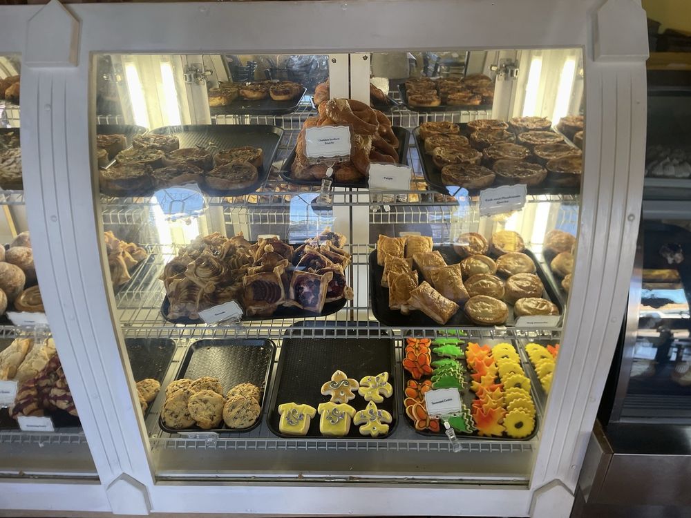 Tournesol Cafe and Bakery Logo