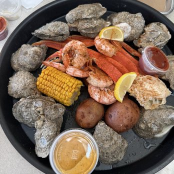 Salty Pearl Raw Bar - Steamed oysters, crab cluster, royal reds, sausage platter - Seafood Near Me - Pensacola, Florida