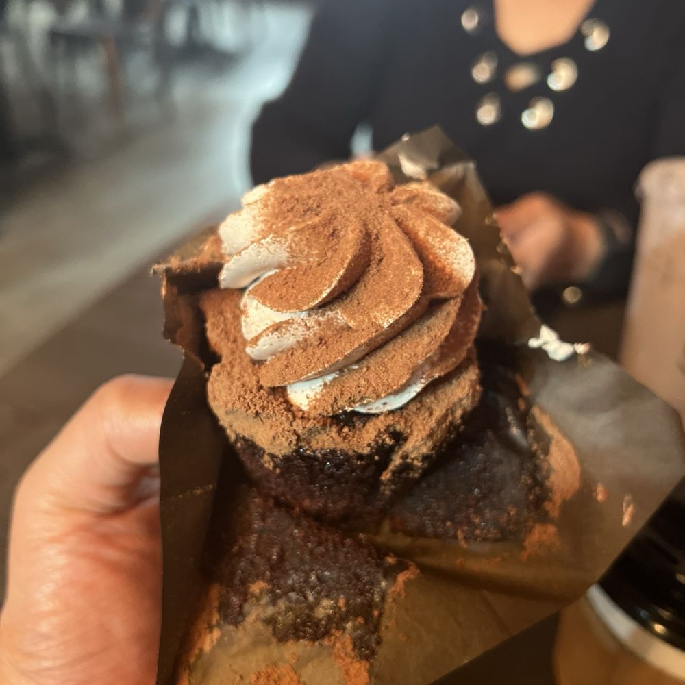 Cafe 86 - Milo Cupcake - Cafes Near Me - Northridge, California