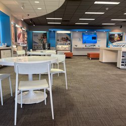 AT&T Store - Inside