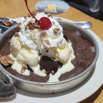 BJ's Restaurant & Brewhouse - Hot fudge brownie pizookie - Pizza Near Me - Tallahassee, Florida