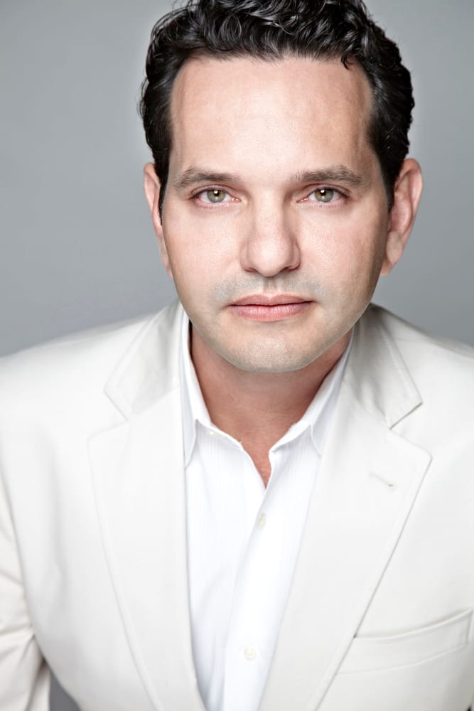 Leonel Calderón, MD