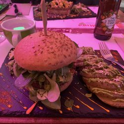 Sanissimo - Vegiterian burger with GF bun