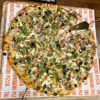Tandoori Pizza - Desi garlic pizza - Indian Near Me - Clovis, California Tandoori Pizza - Desi garlic pizza - Indian Near Me - Clovis, California