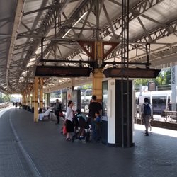 Ealing Broadway Station - Platform