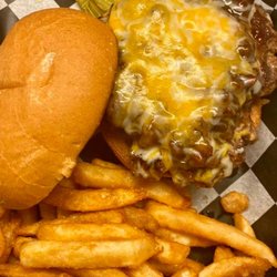 Full Moon Bar & Restaurant - Bacon Jam Cheddar Burger