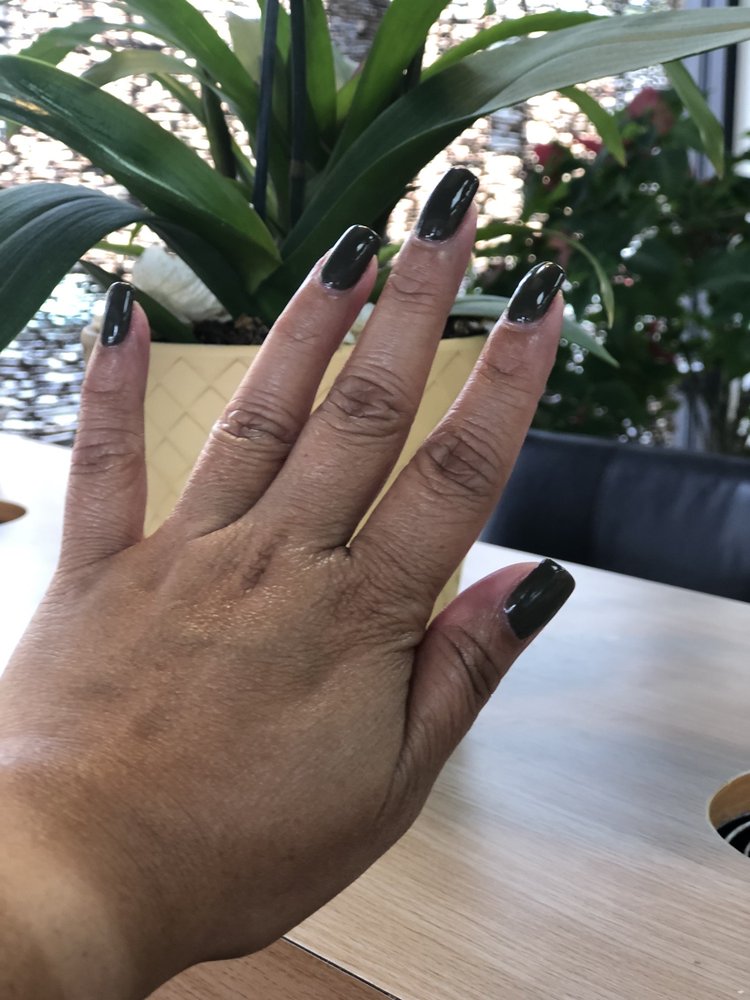 InStyle Nails Logo