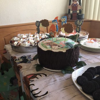 The Cupcake Cafe - Beautiful shower 10" cake - feeds28-30! - Desserts Near Me