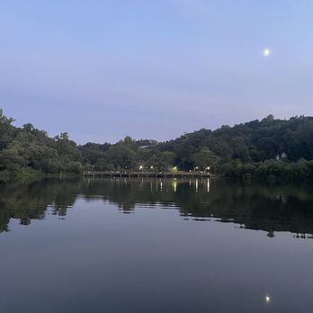 Gatsby's Landing - The scenery at 6:30 - New American Near Me - Roslyn, New York