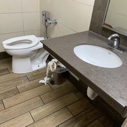 Wendy's - Overflowing trash flys