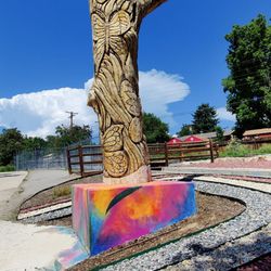 Twin Lakes Park - Art carving