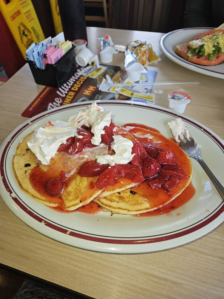 Huddle House Logo
