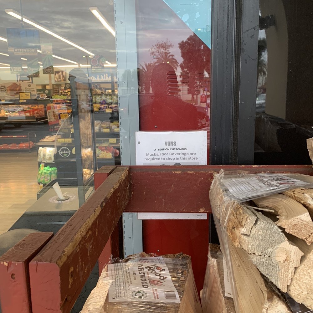 Vons - Can you see the Mask requirement sign on the door or this Vons? - Grocery Near Me - Hermosa Beach, California Vons - Can you see the Mask requirement sign on the door or this Vons? - Grocery Near Me - Hermosa Beach, California