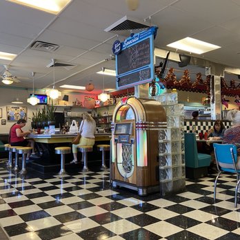 Hub City Diner - Restaurant interior - American Near Me - Lafayette, Louisiana