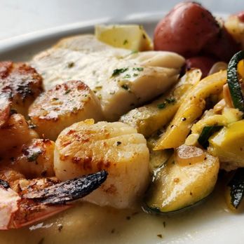 St Augustine Fish Camp - Broiled seafood platter - Seafood Near Me - St Augustine, Florida