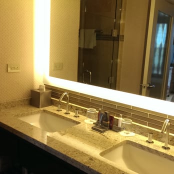 Marriott Chicago O'Hare - Bathroom - Hotels Near Me - Chicago, Illinois Marriott Chicago O'Hare - Bathroom - Hotels Near Me - Chicago, Illinois