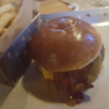 Chili's - Cheese burger - Tex-Mex Near Me - Shorewood, Illinois