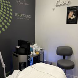 4Ever Young Med Spa & Wellness Center - Jupiter - Facial room