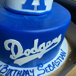 Reyna's Bakery - The dodgers sign super sloppy