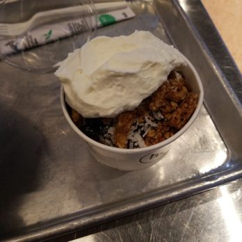 honeygrow - Honeybar with wildflower honey, fruit, granola and whipped cream - Salad Near Me - Philadelphia, Pennsylvania