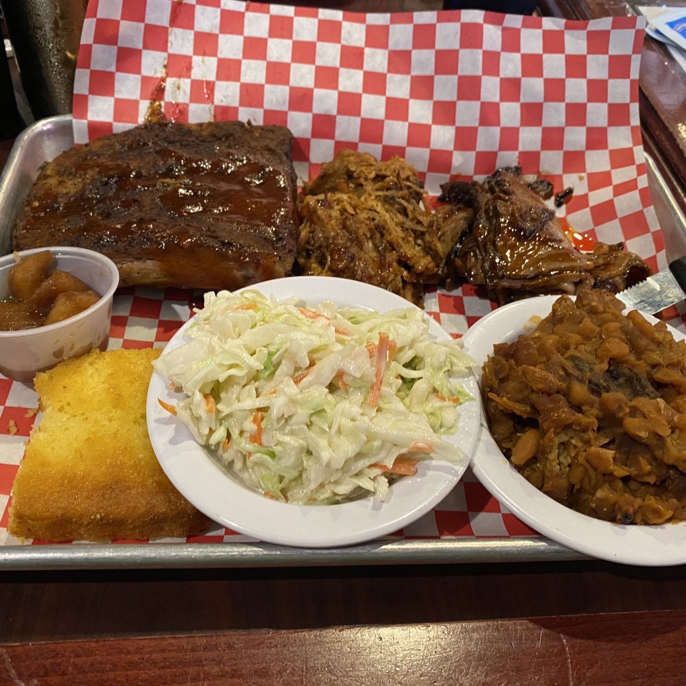 Smokin' Eagle BBQ & Brew - Brisket, pulled pork, ribs, coleslaw, pulled pork bbq beans, cornbread and warm cinnamon apples. - Barbeque Near Me - Le Roy, New York