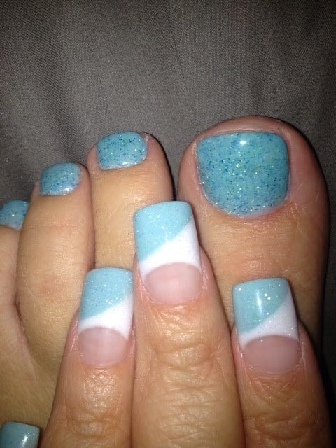 Ali & Tam Nail Designs in Salon Boutique Logo