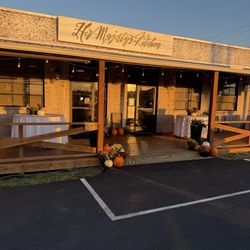 Her Majesty Kitchen - Outside entrance