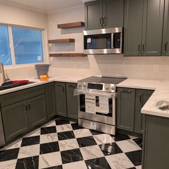Gatica's Construction - Kitchen with checkerboard marble tiles and wood shelves - General Contractors Near Me - East Palo Alto, California Gatica's Construction - Kitchen with checkerboard marble tiles and wood shelves - General Contractors Near Me - East Palo Alto, California