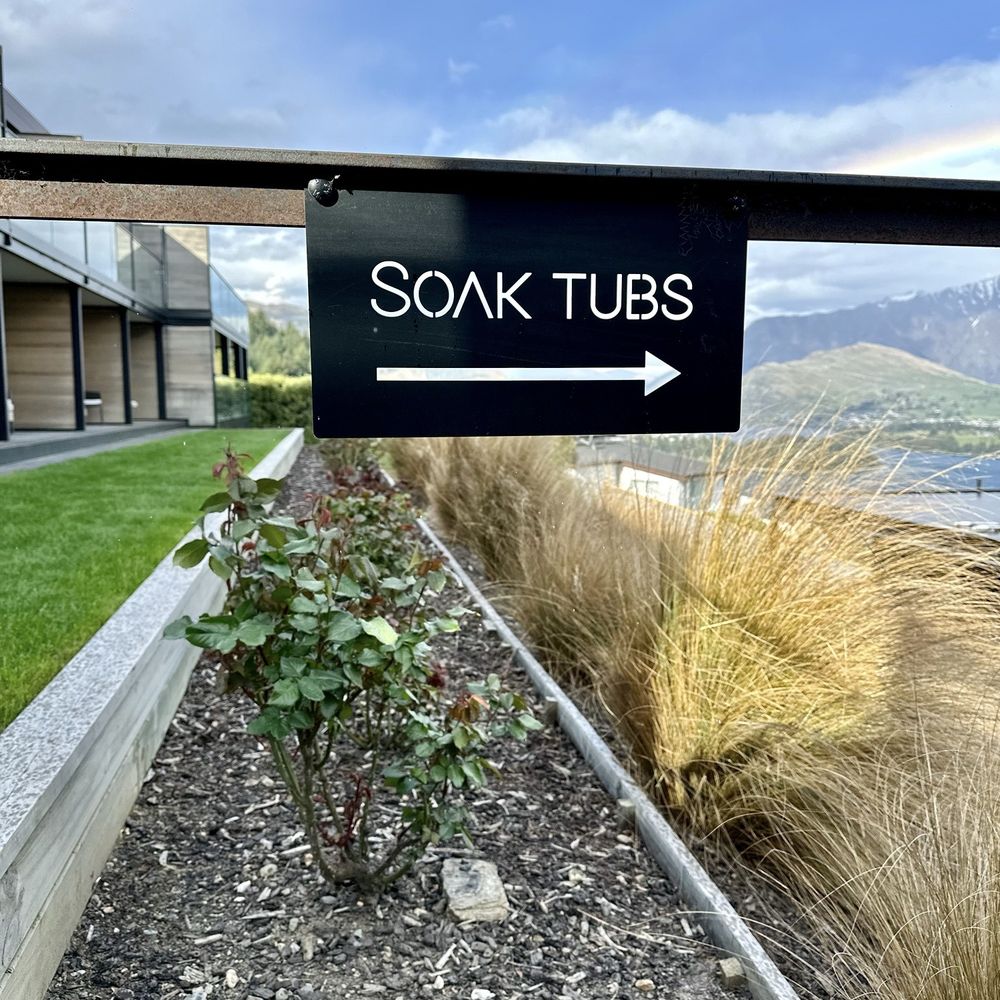 Kāmana Lakehouse - Hotels Near Me - Queenstown, OTA