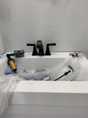 Royalty Handywork Logo