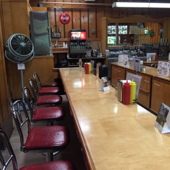 Caves Cafe - Classic decor - Diners Near Me - Cave Junction, Oregon