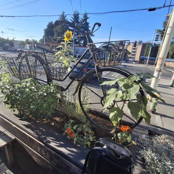 Jude's Old Town - Outside Seating Decor - Cajun/Creole Near Me - Seattle, Washington