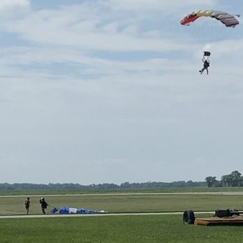 Gateway Skydiving Center - Parachute - Skydiving Near Me - Greenville, Illinois Gateway Skydiving Center - Parachute - Skydiving Near Me - Greenville, Illinois